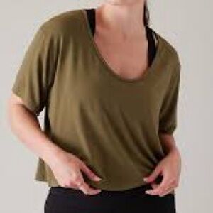 Athleta Essence Explore Crop Tee Size Large Acacia Olive 613887